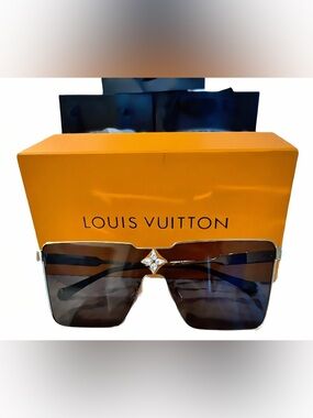 Louis Vuitton Cyclone Sunglasses Swarovski Crystal Gold Oversized Square Frames